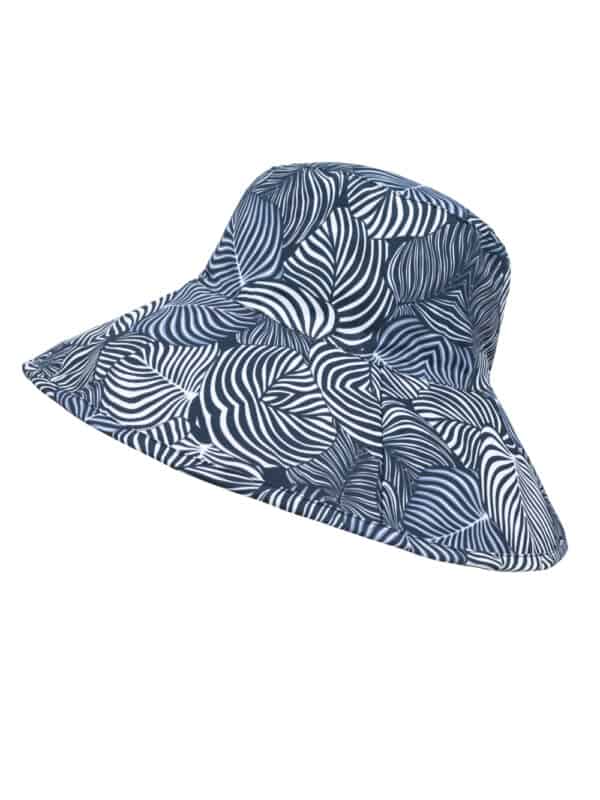 Women's wide-brimmed cap rolls heart