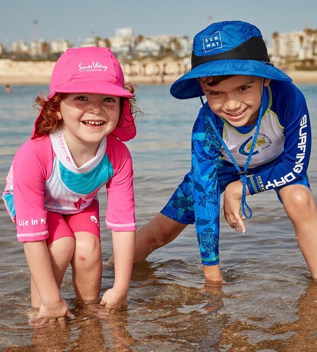 בגדי ים לתינוקות ולילדים בגזרת חולצות ומכנסי בגד ים